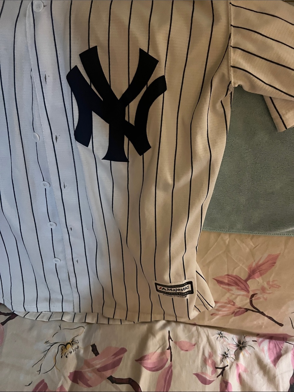 Majestic Aaron Judge White Pinstripe New York  Baseball Jersey with Navy Logo - Picture 4 of 4